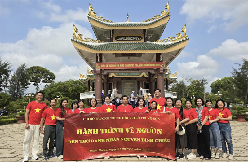 Hành trình về nguồn tại di tích lịch sử mộ và khu tưởng niệm nguyễn đình chiểu